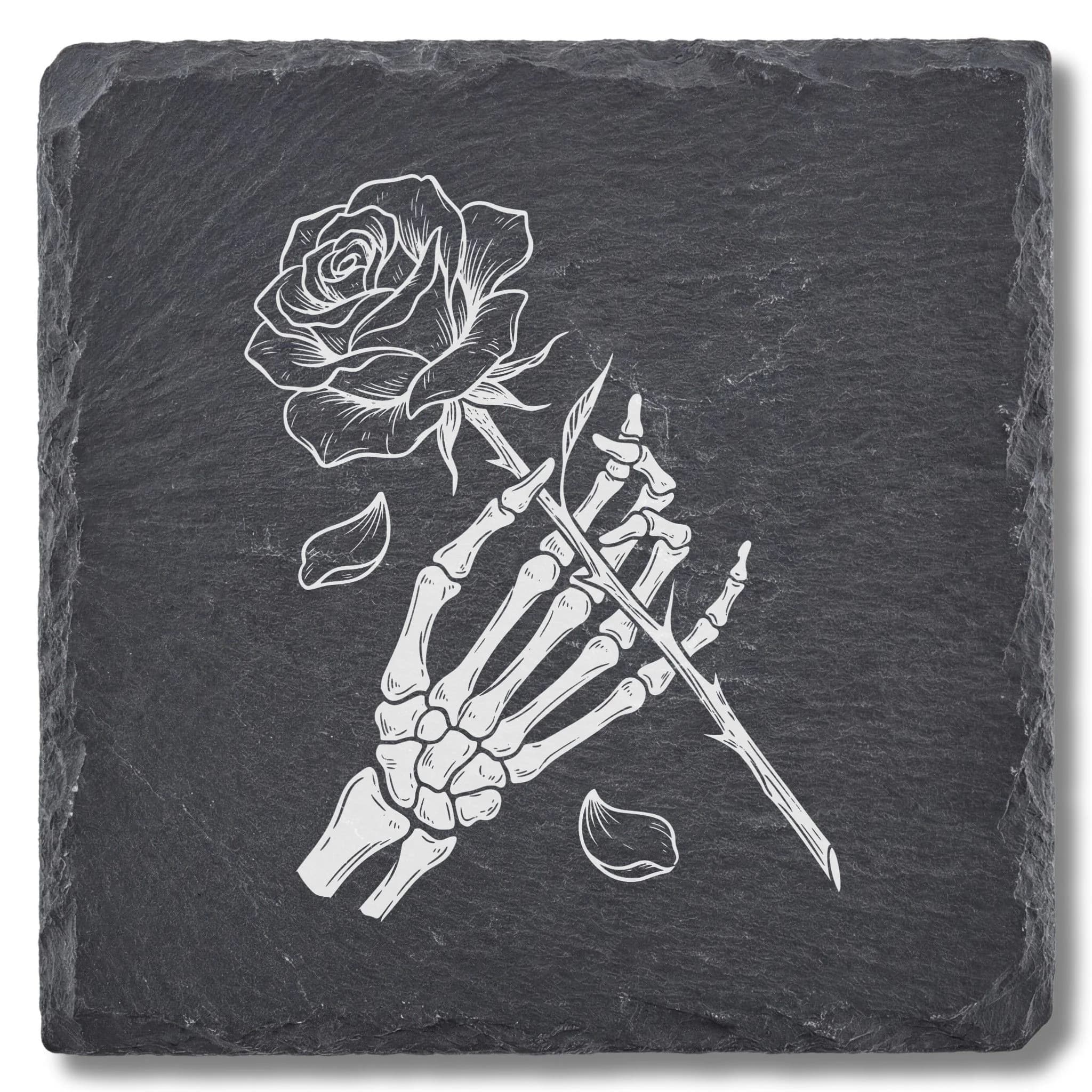 Gothic Geschenk – Skeletthand mit Rose auf Schiefer
