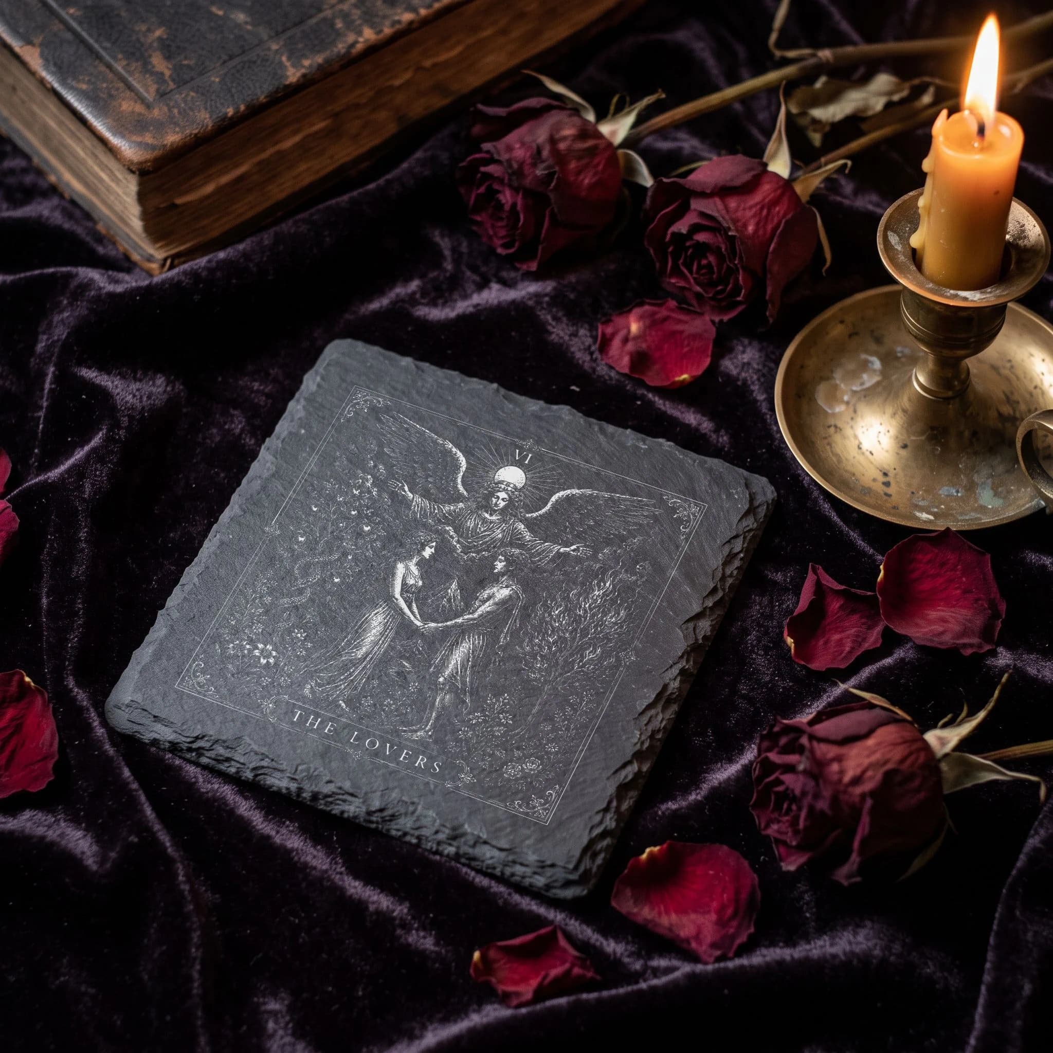 Tarot Schieferuntersetzer – Die Liebenden (The Lovers) in Verwendung