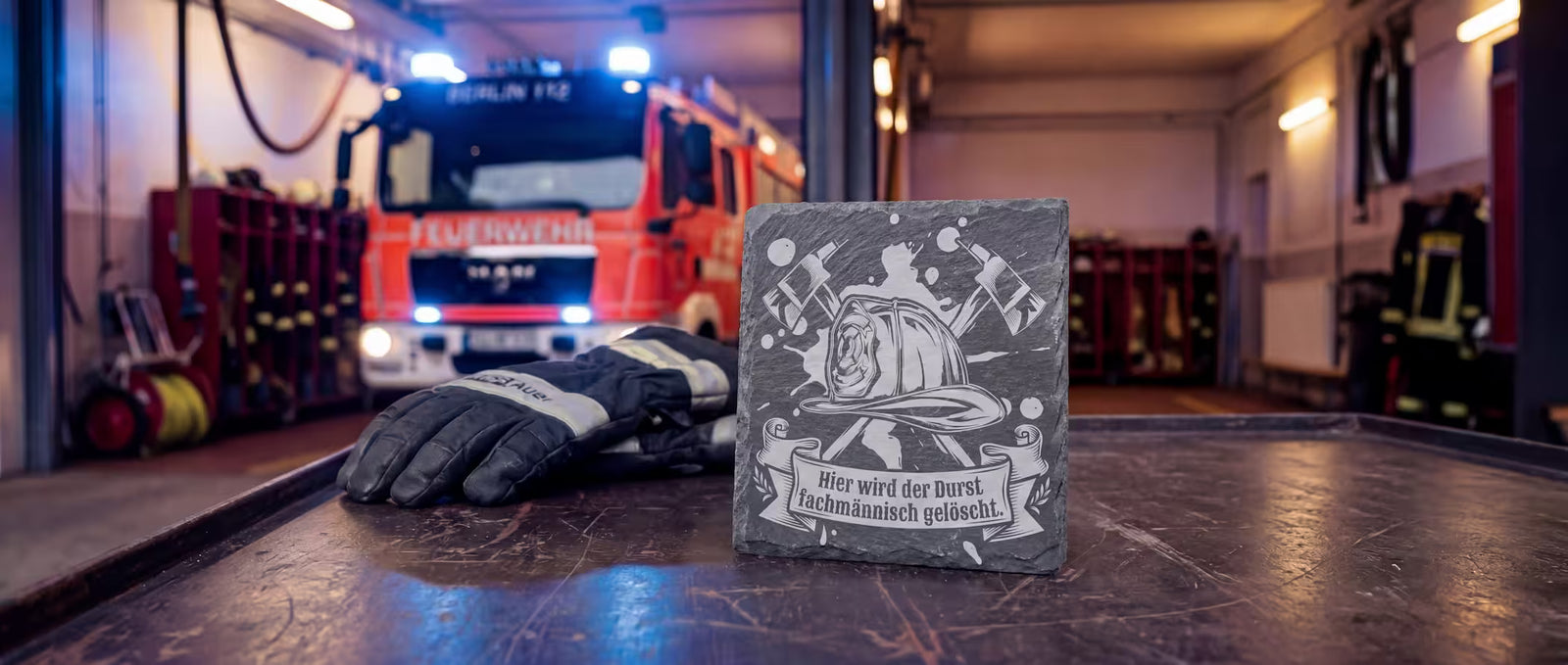 Personalisierter Schieferuntersetzer mit Feuerwehr-Gravur