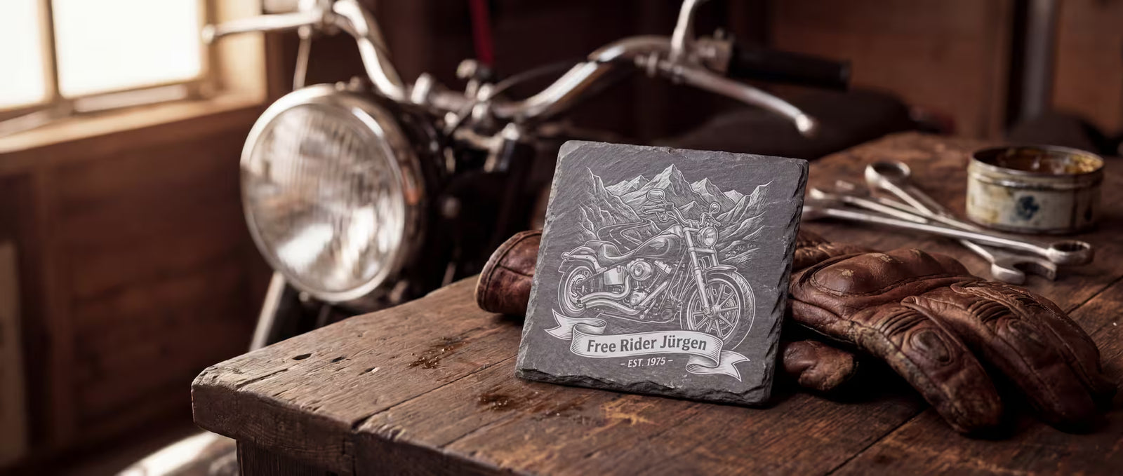 Personalisierter Schieferuntersetzer mit Motorrad-Gravur