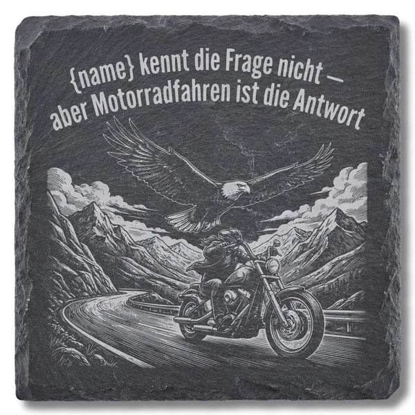 Schiefer Moment Untersetzer mit Adler-Motorrad-Gravur im Vintage-Stil auf weissem Hintergrund freigestellt