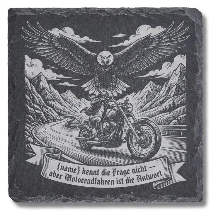 Schiefer Moment Untersetzer mit Adler-Motorrad-Gravur im Vintage-Stil auf weissem Hintergrund