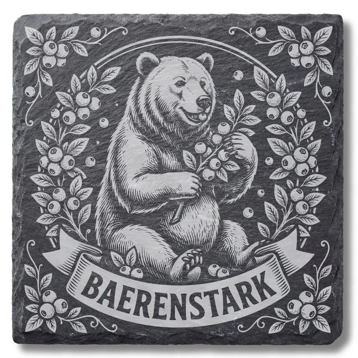 Schiefer Moment Untersetzer mit Bärenstark-Motiv und Blaubeeren in der Draufsicht
