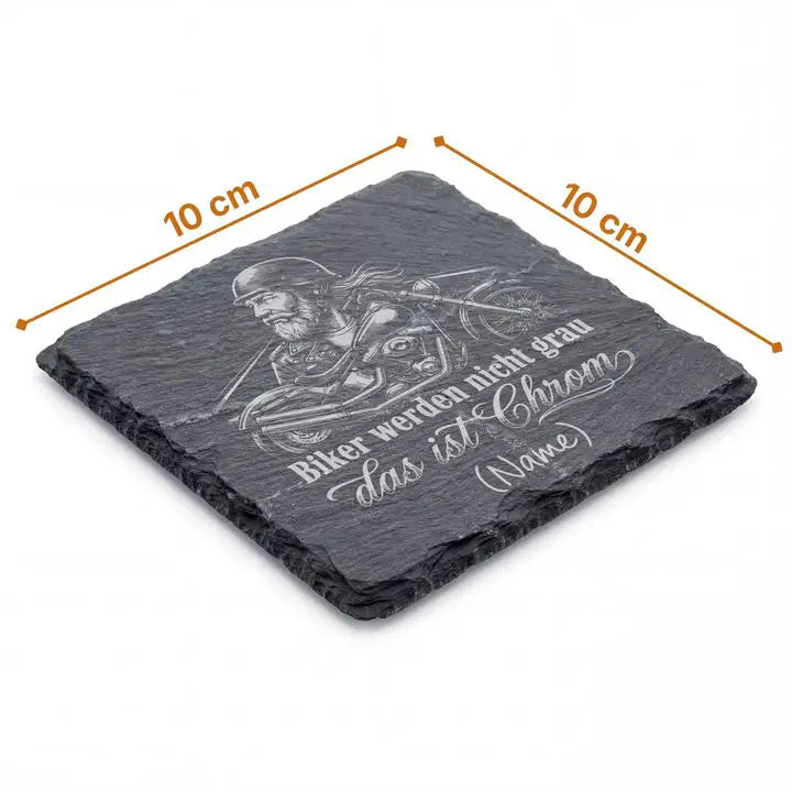 Schieferuntersetzer 10 x 10 cm mit detaillierter Chopper-Gravur und Masslinie auf weissem Hintergrund