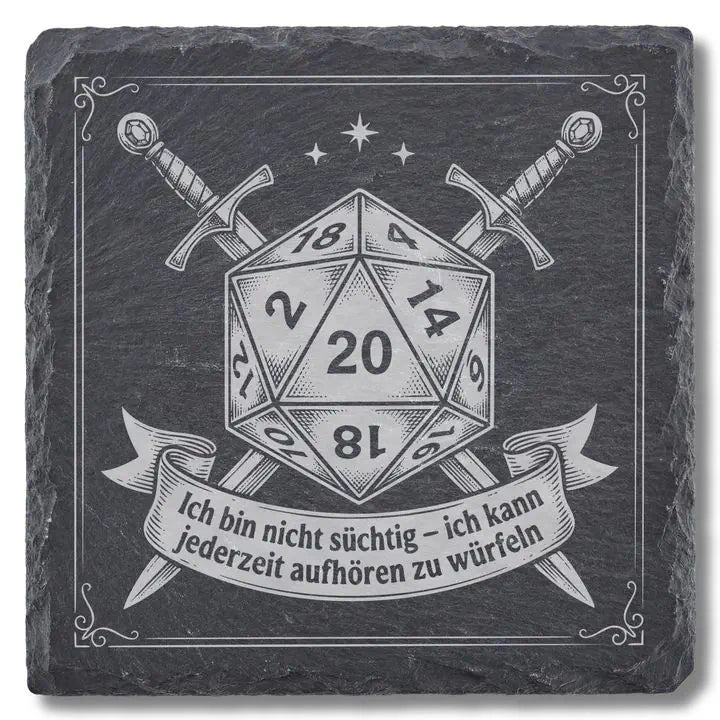 Schiefer Moment Untersetzer mit D20 Wuerfel und Schwerter Gravur auf weissem Hintergrund freigestellt