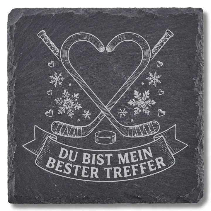 Schiefer Moment Untersetzer mit Eishockey-Herz-Gravur und Spruch Du bist mein bester Treffer auf weißem Hintergrund