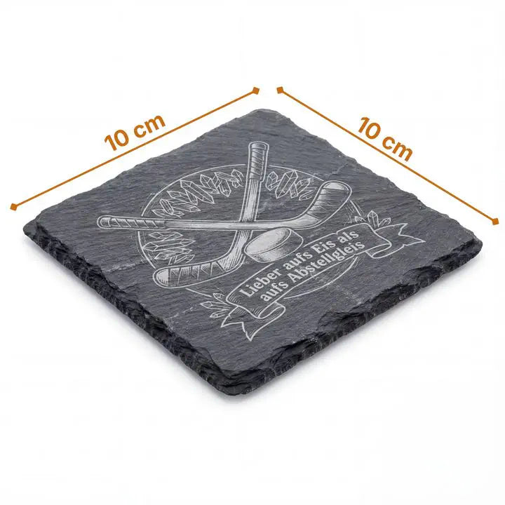 Schiefer Moment Untersetzer mit Eishockeyschläger-Gravur und Maßangaben 10 x 10 cm