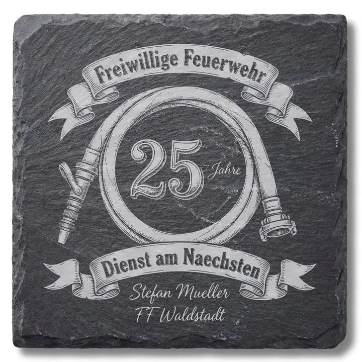 Schiefer Moment Untersetzer mit Feuerwehr-Jubilaeum 25 Jahre Gravur auf Schiefer freigestellt