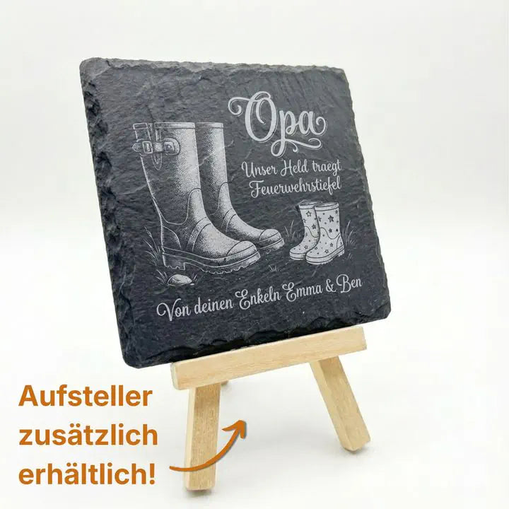 Gravierter Schieferuntersetzer Opa Unser Held auf Holzstaffelei mit Hinweis zum optionalen Aufsteller