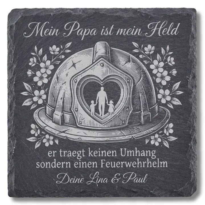 Schiefer Moment Untersetzer mit Feuerwehrhelm-Gravur und Spruch Mein Papa ist mein Held auf weissem Hintergrund