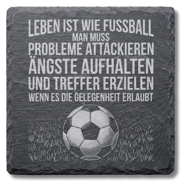 Schiefer Moment Untersetzer mit Fussball-Motivationsspruch Gravur freigestellt auf weissem Hintergrund
