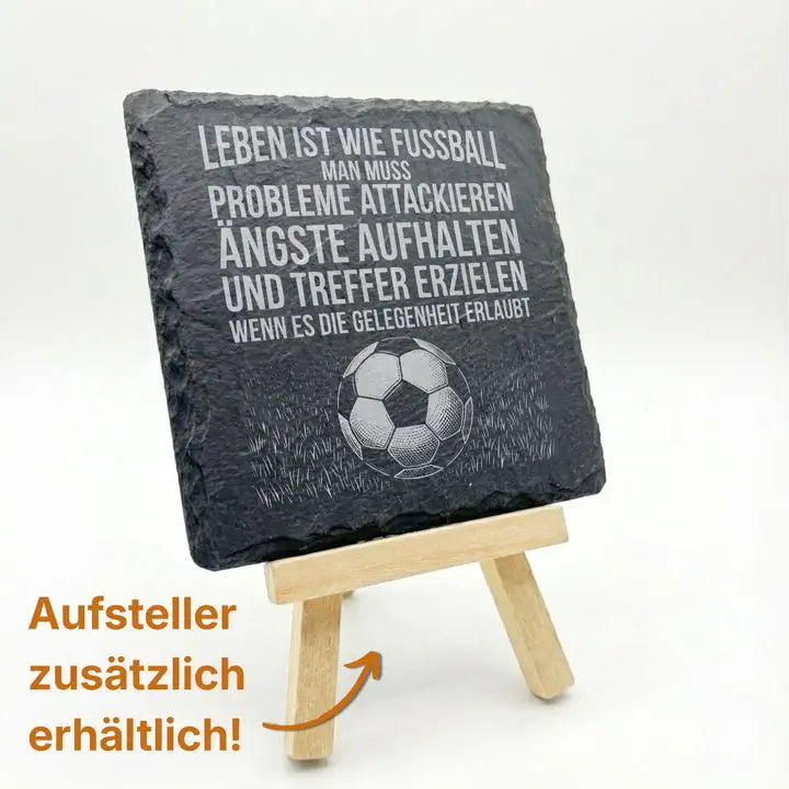 Schiefer Moment Untersetzer mit Fussball-Typografie auf Holzstaffelei mit optionalem Aufsteller