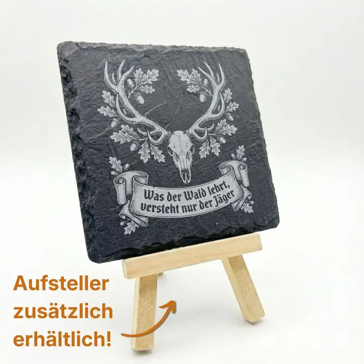Gravierter Schiefer Untersetzer mit Hirschmotiv auf Holzstaffelei, Aufsteller separat erhältlich