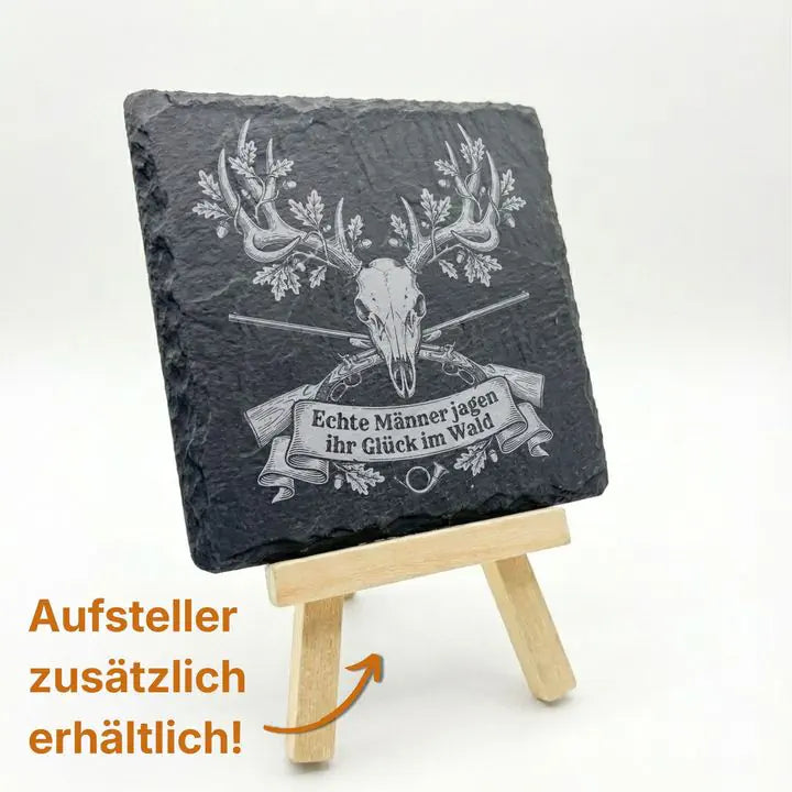 Schiefer Moment Untersetzer mit Geweihmotiv und Jagdspruch auf dekorativer Holzstaffelei