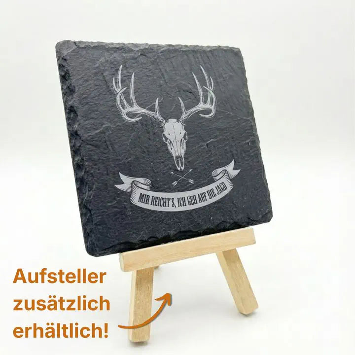 Schiefer Moment Untersetzer mit Jagd-Gravur auf Holz-Staffelei mit Hinweis auf optionalen Aufsteller