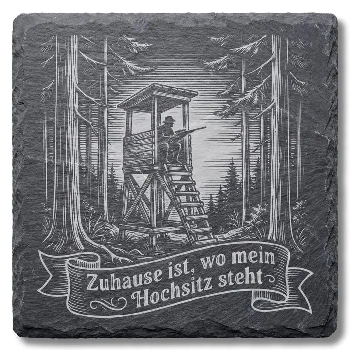 Schiefer Moment Untersetzer mit Hochsitz-Jäger-Gravur im Vintage-Stil auf weißem Hintergrund