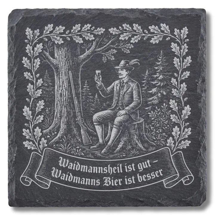 Schiefer Moment Untersetzer mit Jäger-Gravur und Bier-Spruch auf weißem Hintergrund freigestellt