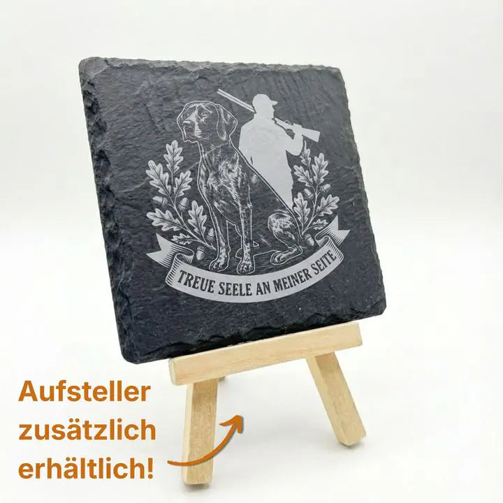 Gravierter Schiefer Untersetzer Treue Seele Jagdmotiv auf Holz-Staffelei, Aufsteller separat erhältlich