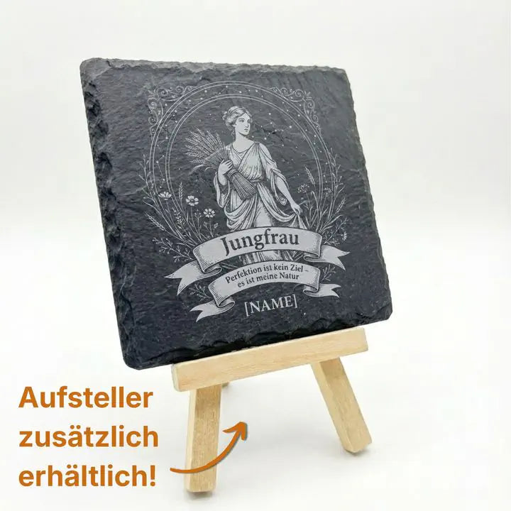 Gravierter Schieferuntersetzer Sternzeichen Jungfrau auf Holz-Staffelei mit optionalem Aufsteller