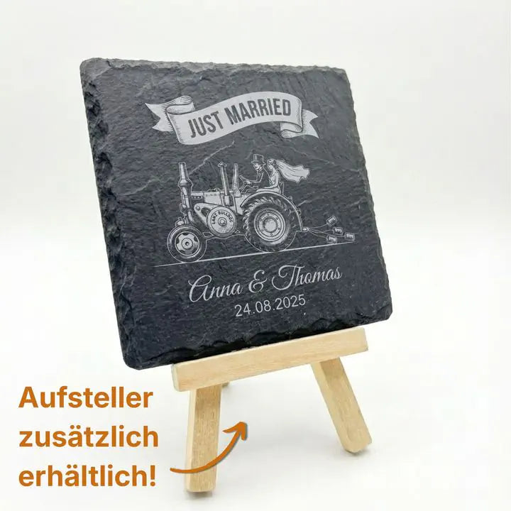 Schieferuntersetzer mit Hochzeits-Bulldogmotiv auf Holzstaffelei mit optionalem Aufsteller