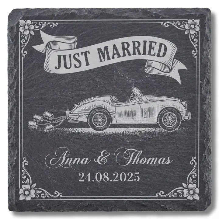 Schiefer Moment Untersetzer mit Just Married Vintage-Hochzeitsgravur freigestellt auf weißem Hintergrund