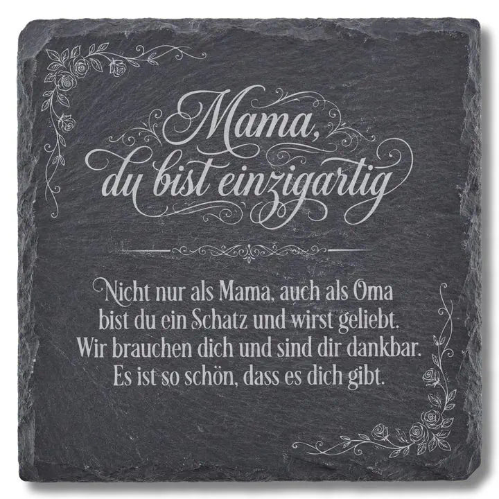 Schiefer Moment Untersetzer mit kalligrafischer Mama-Gravur und Rosenornamenten auf weissem Hintergrund