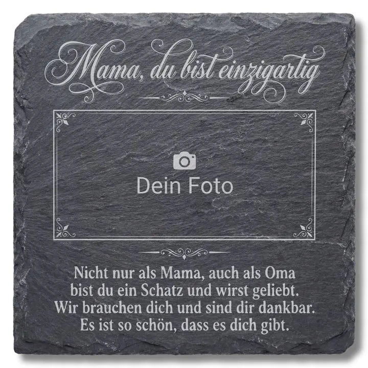 Schiefer Moment Untersetzer mit kalligrafischer Mama-Gravur und Fotorahmen auf weissem Hintergrund