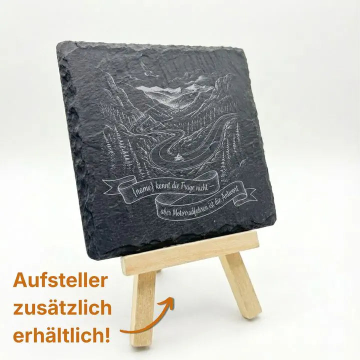 Schiefer Moment Untersetzer mit Adler-Bergpass-Motiv auf Holzstaffelei praesentiert