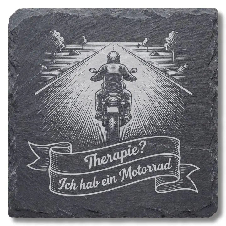 Schiefer Moment Untersetzer mit Motorrad-Gravur und Spruch Therapie ich hab ein Motorrad auf weissem Hintergrund