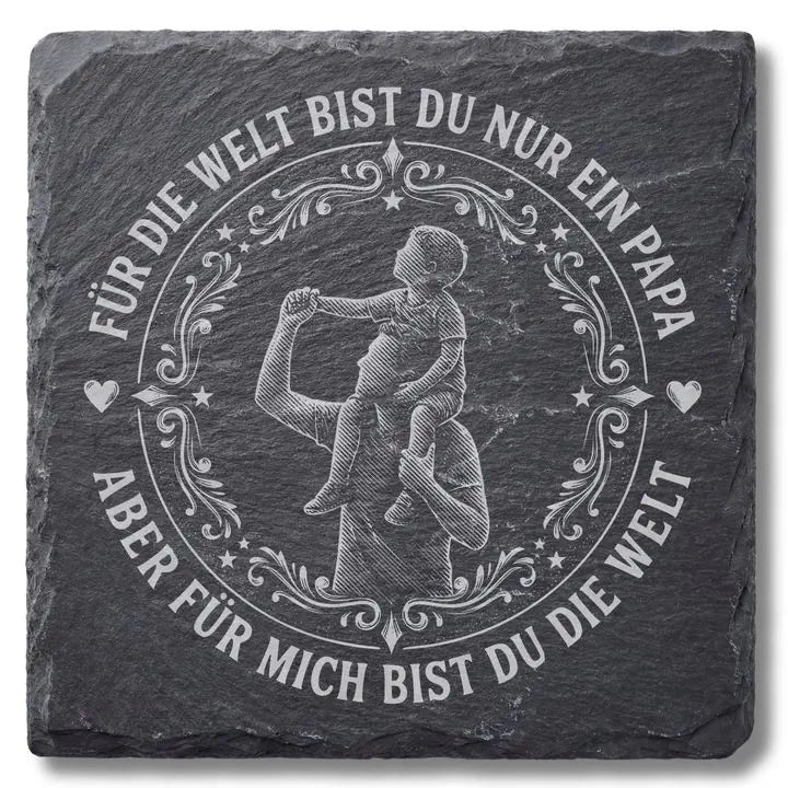 Schiefer Moment Untersetzer mit Papa-Kind-Silhouette und Spruch-Gravur auf weissem Hintergrund