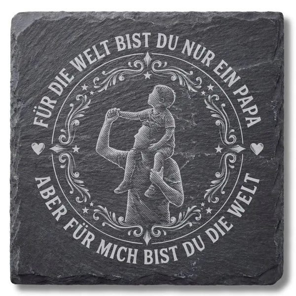 Schiefer Moment Untersetzer mit Papa-Kind-Silhouette und Spruch-Gravur auf weissem Hintergrund