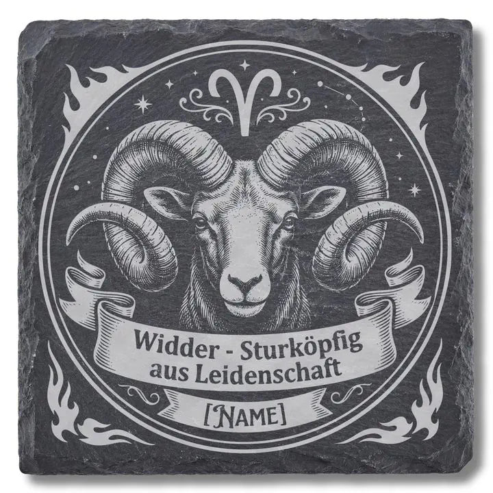 Schiefer Moment Untersetzer mit Widder-Sternzeichen Gravur auf weissem Hintergrund freigestellt