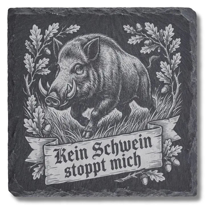 Schiefer Moment Untersetzer mit Wildschwein-Gravur und Spruch Kein Schwein stoppt mich, freigestellt auf weiß