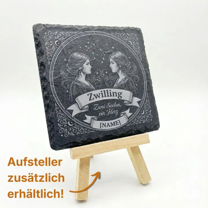 Gravierter Schieferuntersetzer Zwilling-Sternzeichen auf Holzstaffelei mit optionalem Aufsteller